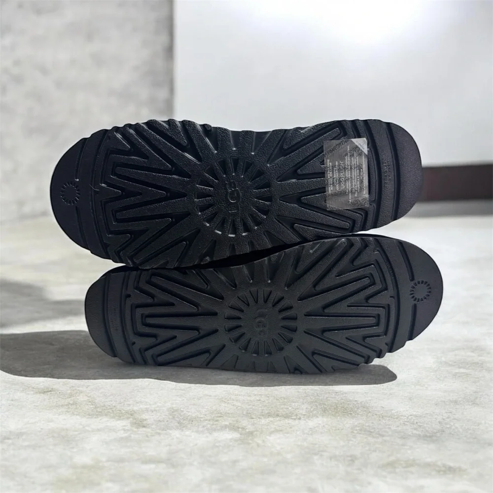 UGG stylish warm